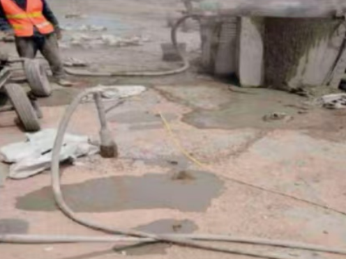 乳源水泥混凝土路面板底注浆技术 路面脱空注浆整治方案