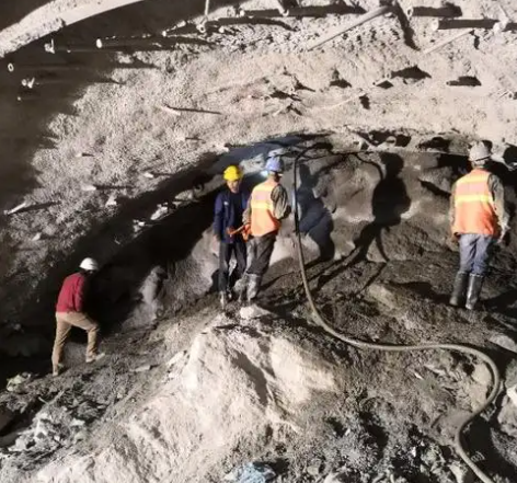 乳源拱顶带模注浆料的施工流程及注意事项